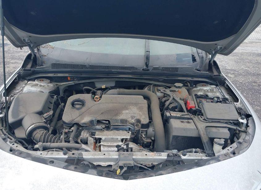 Photo 10 of 2019 Chevrolet Malibu LT (VIN 1G1ZD5ST1KF108183)