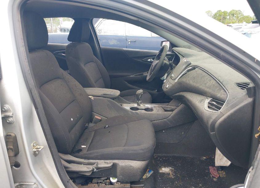 Photo 5 of 2019 Chevrolet Malibu LT (VIN 1G1ZD5ST1KF108183)