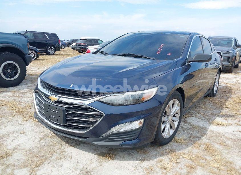 Photo 2 of 2019 Chevrolet Malibu LT (VIN 1G1ZD5ST1KF109527)