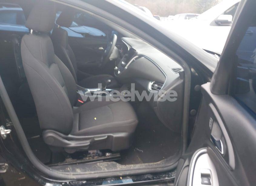 Photo 5 of 2019 Chevrolet Malibu LT (VIN 1G1ZD5ST1KF112413)