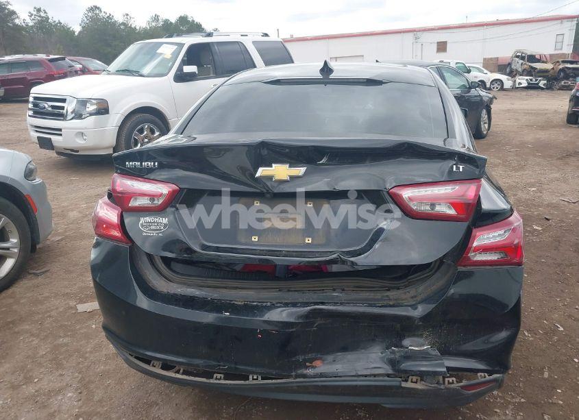 Photo 6 of 2019 Chevrolet Malibu LT (VIN 1G1ZD5ST1KF112413)