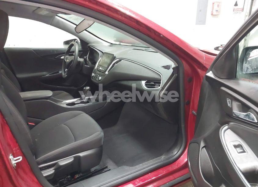 Photo 5 of 2019 Chevrolet Malibu LT (VIN 1G1ZD5ST1KF131981)