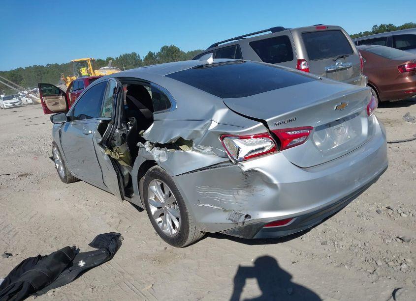 Photo 3 of 2019 Chevrolet Malibu LT (VIN 1G1ZD5ST1KF137537)