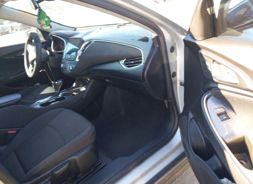 Photo 5 of 2019 Chevrolet Malibu LT (VIN 1G1ZD5ST1KF137537)