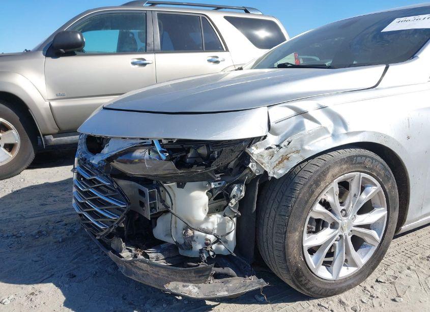 Photo 6 of 2019 Chevrolet Malibu LT (VIN 1G1ZD5ST1KF137537)