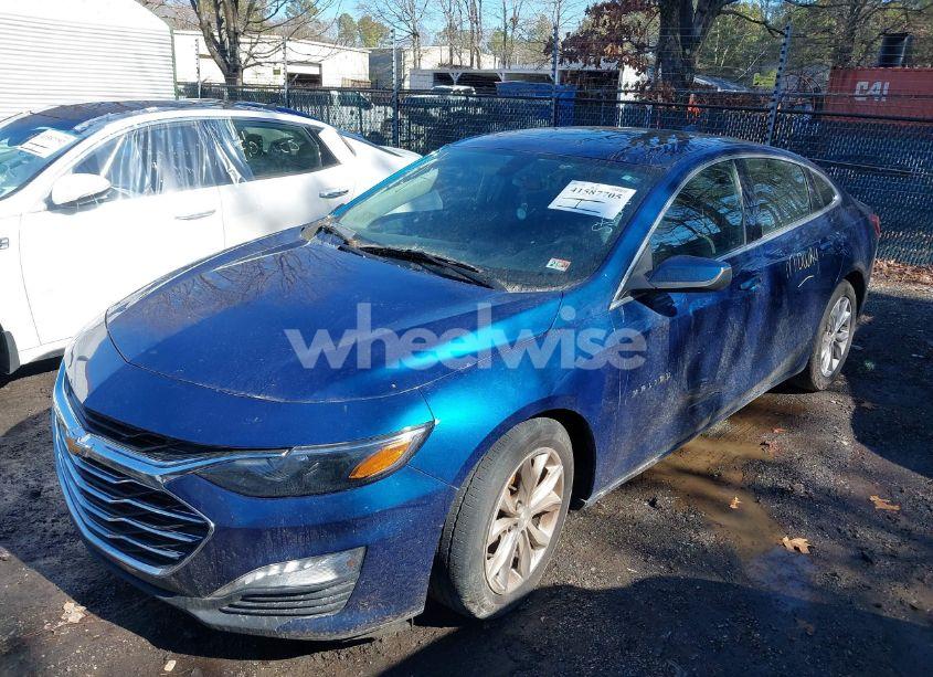 Photo 2 of 2019 Chevrolet Malibu LT (VIN 1G1ZD5ST1KF140390)