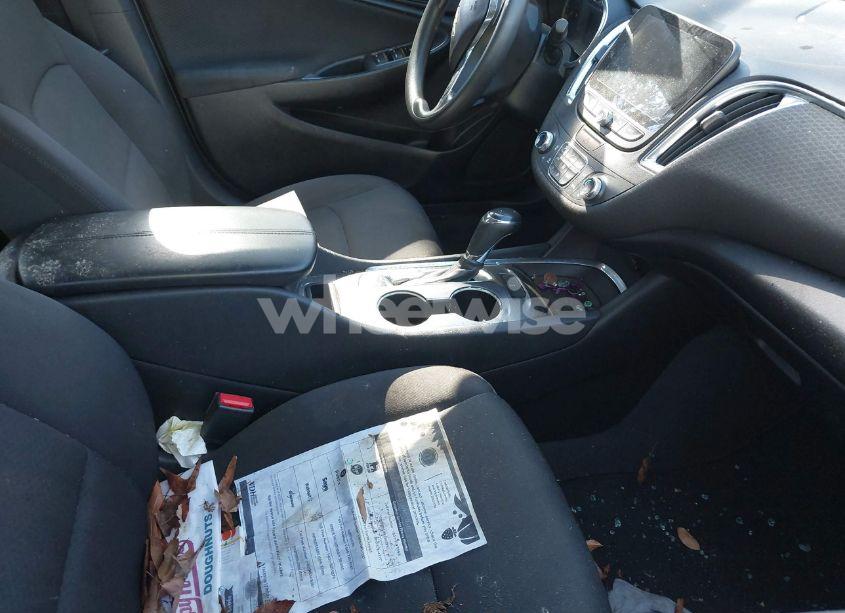 Photo 5 of 2019 Chevrolet Malibu LT (VIN 1G1ZD5ST1KF140390)