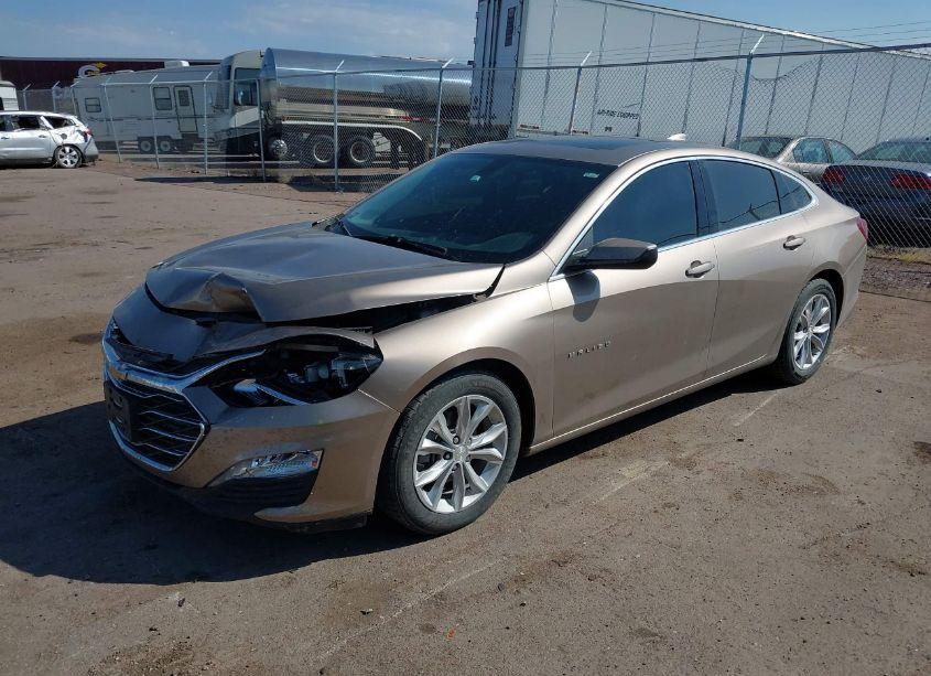 Photo 2 of 2019 Chevrolet Malibu LT (VIN 1G1ZD5ST1KF140406)