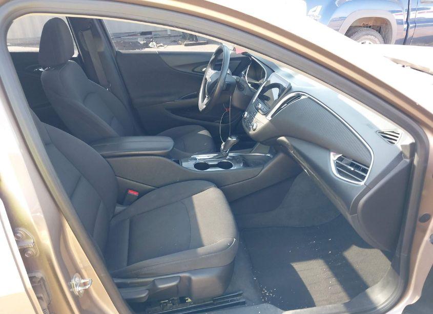 Photo 5 of 2019 Chevrolet Malibu LT (VIN 1G1ZD5ST1KF140406)
