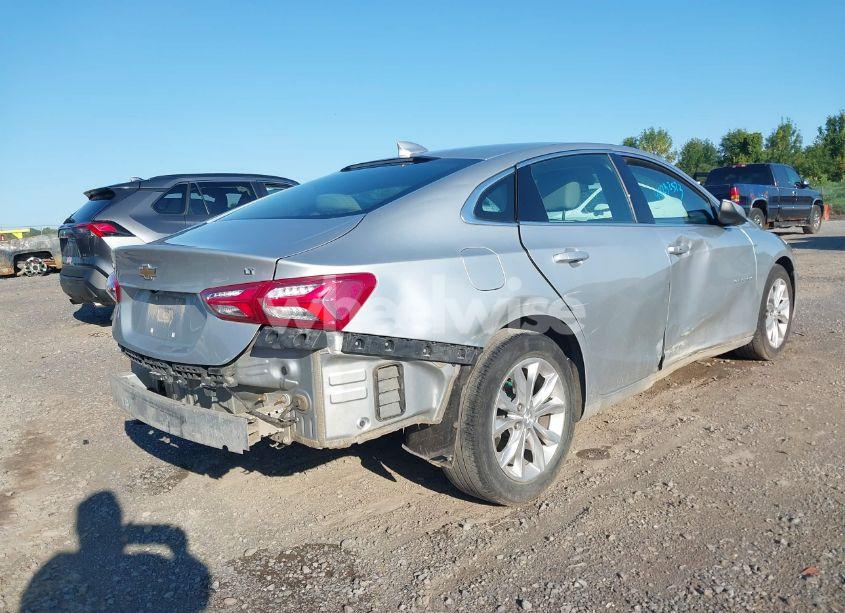 Photo 4 of 2019 Chevrolet Malibu LT (VIN 1G1ZD5ST1KF141572)