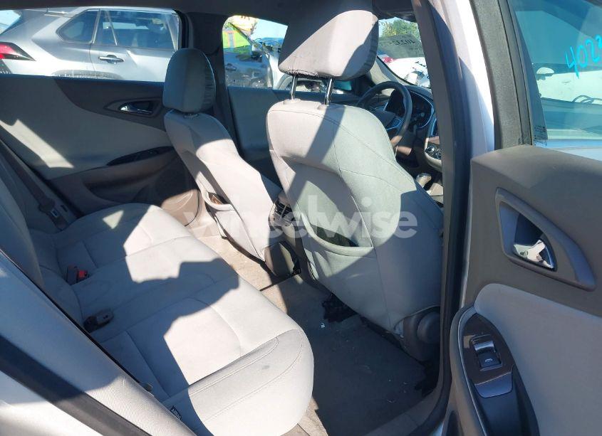 Photo 8 of 2019 Chevrolet Malibu LT (VIN 1G1ZD5ST1KF141572)