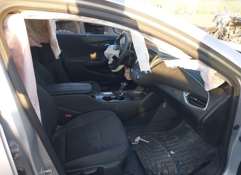 Photo 5 of 2019 Chevrolet Malibu LT (VIN 1G1ZD5ST1KF150031)
