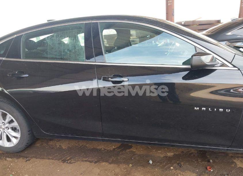 Photo 13 of 2019 Chevrolet Malibu LT (VIN 1G1ZD5ST1KF159991)