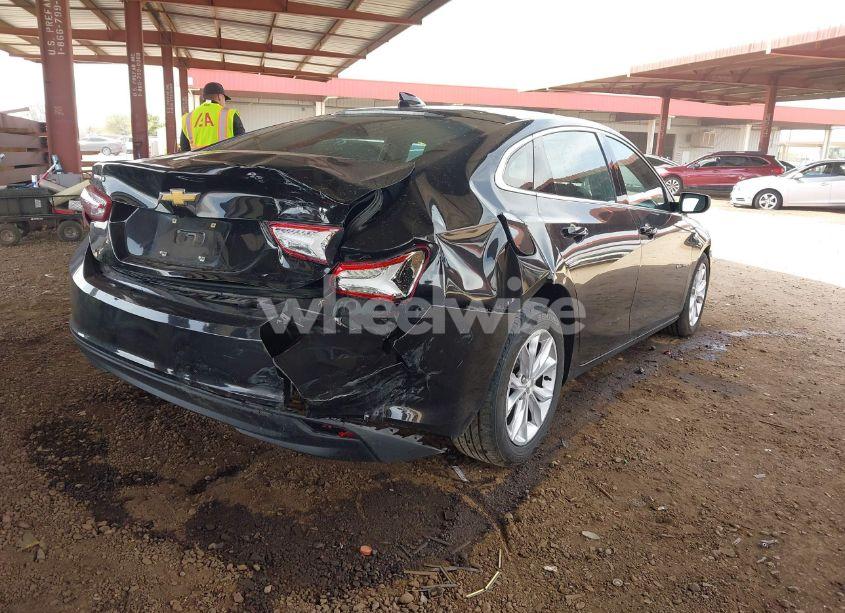 Photo 4 of 2019 Chevrolet Malibu LT (VIN 1G1ZD5ST1KF159991)