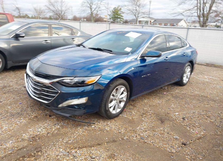Photo 2 of 2019 Chevrolet Malibu LT (VIN 1G1ZD5ST1KF162843)