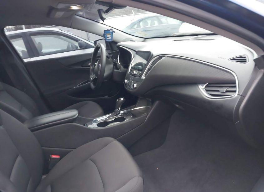 Photo 5 of 2019 Chevrolet Malibu LT (VIN 1G1ZD5ST1KF162843)
