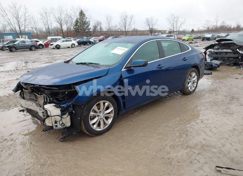 Photo 2 of 2019 Chevrolet Malibu LT (VIN 1G1ZD5ST1KF167251)