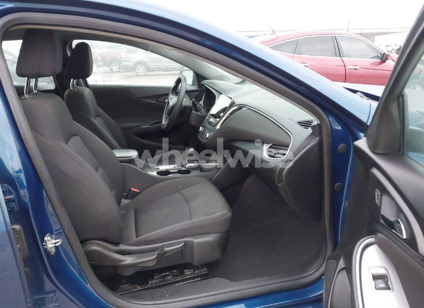 Photo 5 of 2019 Chevrolet Malibu LT (VIN 1G1ZD5ST1KF167251)