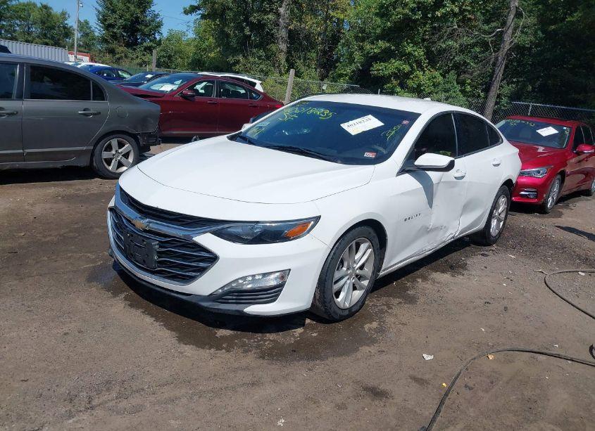 Photo 2 of 2019 Chevrolet Malibu LT (VIN 1G1ZD5ST1KF168061)