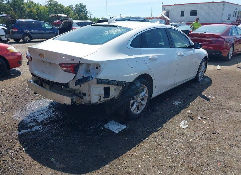 Photo 4 of 2019 Chevrolet Malibu LT (VIN 1G1ZD5ST1KF168061)