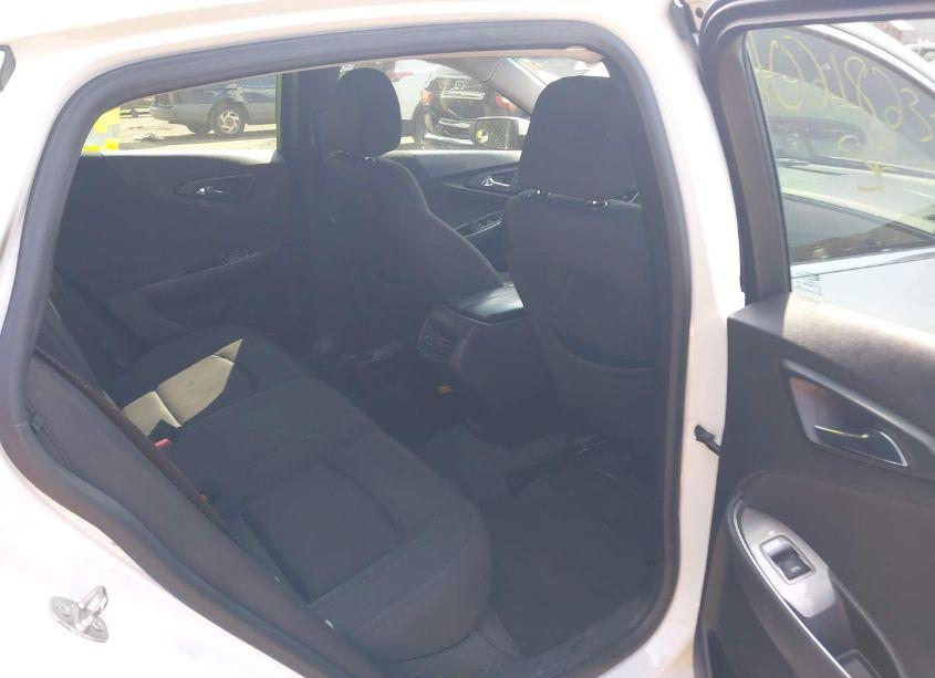Photo 8 of 2019 Chevrolet Malibu LT (VIN 1G1ZD5ST1KF168061)