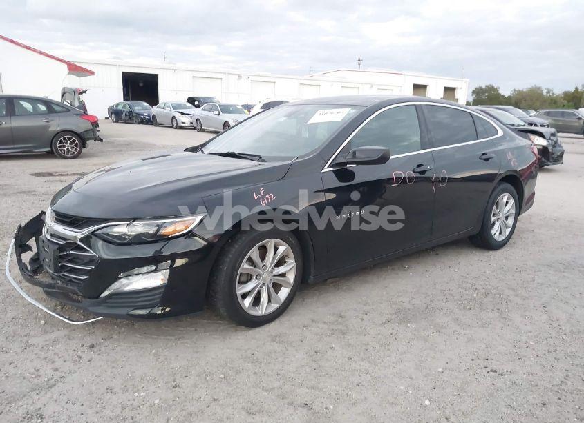 Photo 2 of 2019 Chevrolet Malibu LT (VIN 1G1ZD5ST1KF168108)