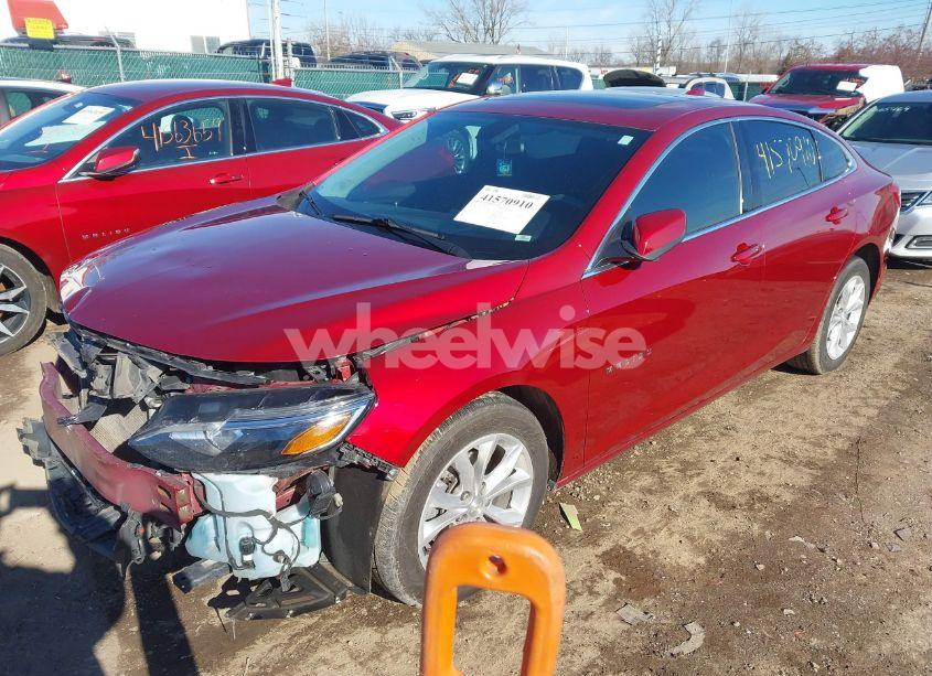 Photo 2 of 2019 Chevrolet Malibu LT (VIN 1G1ZD5ST1KF194126)