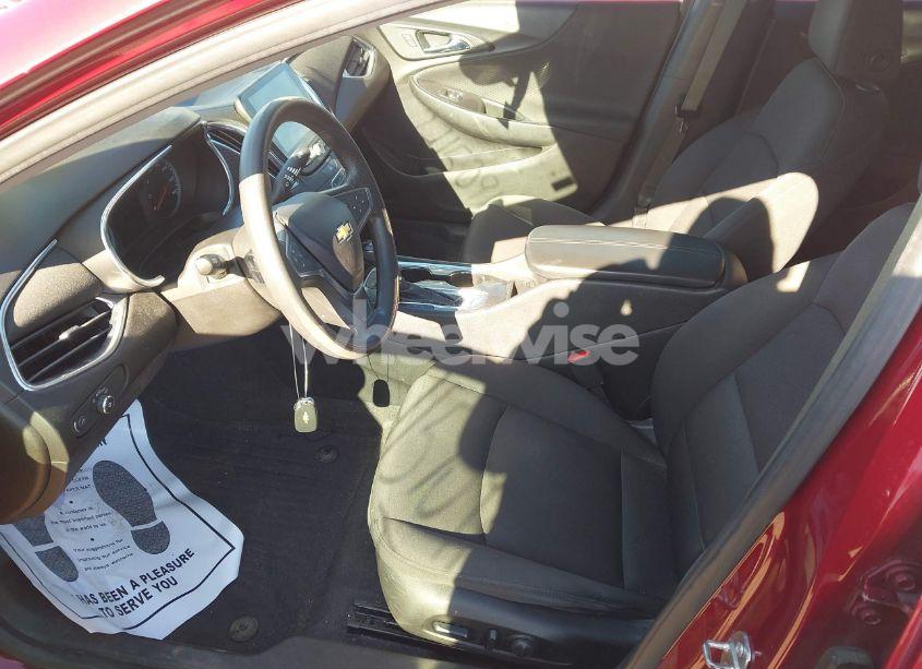 Photo 5 of 2019 Chevrolet Malibu LT (VIN 1G1ZD5ST1KF194126)