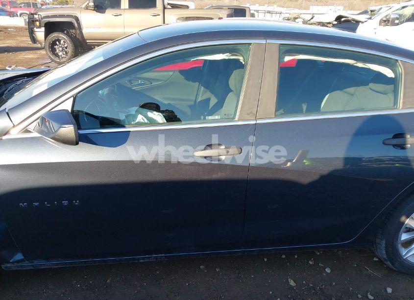 Photo 14 of 2019 Chevrolet Malibu LT (VIN 1G1ZD5ST1KF209837)