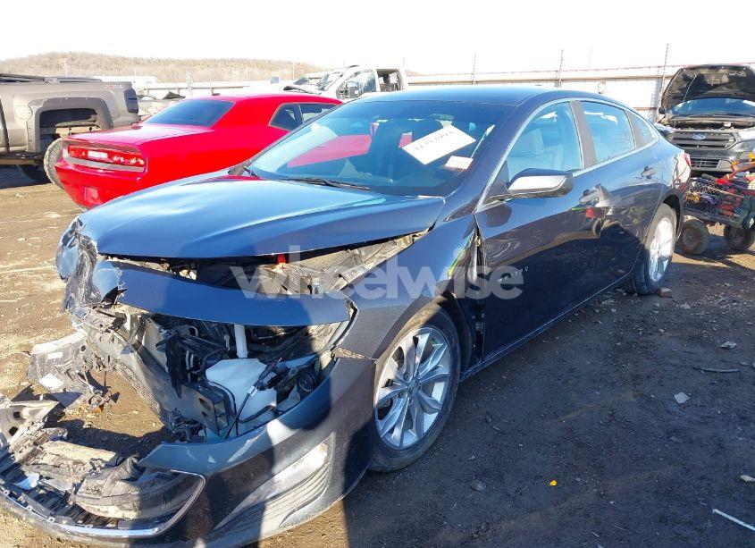 Photo 2 of 2019 Chevrolet Malibu LT (VIN 1G1ZD5ST1KF209837)