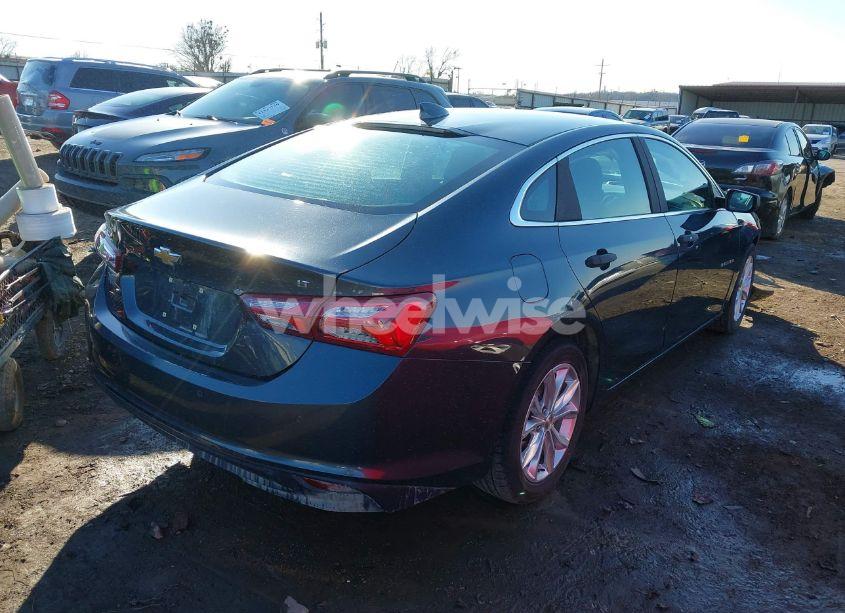 Photo 4 of 2019 Chevrolet Malibu LT (VIN 1G1ZD5ST1KF209837)