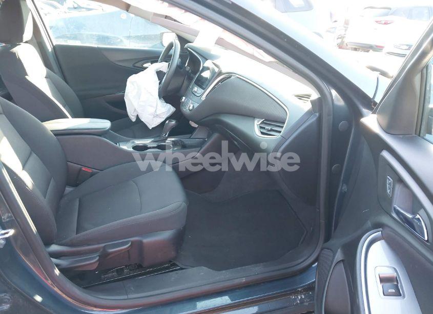 Photo 5 of 2019 Chevrolet Malibu LT (VIN 1G1ZD5ST1KF209837)