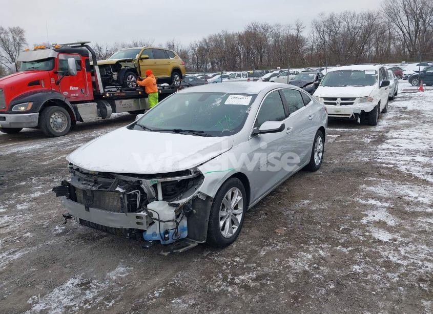 Photo 2 of 2020 Chevrolet Malibu FWD LT (VIN 1G1ZD5ST1LF001278)