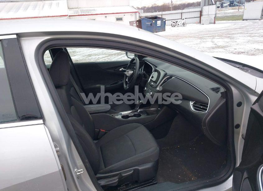 Photo 5 of 2020 Chevrolet Malibu FWD LT (VIN 1G1ZD5ST1LF001278)