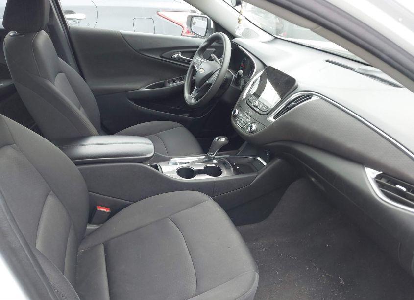 Photo 5 of 2020 Chevrolet Malibu FWD LT (VIN 1G1ZD5ST1LF001328)