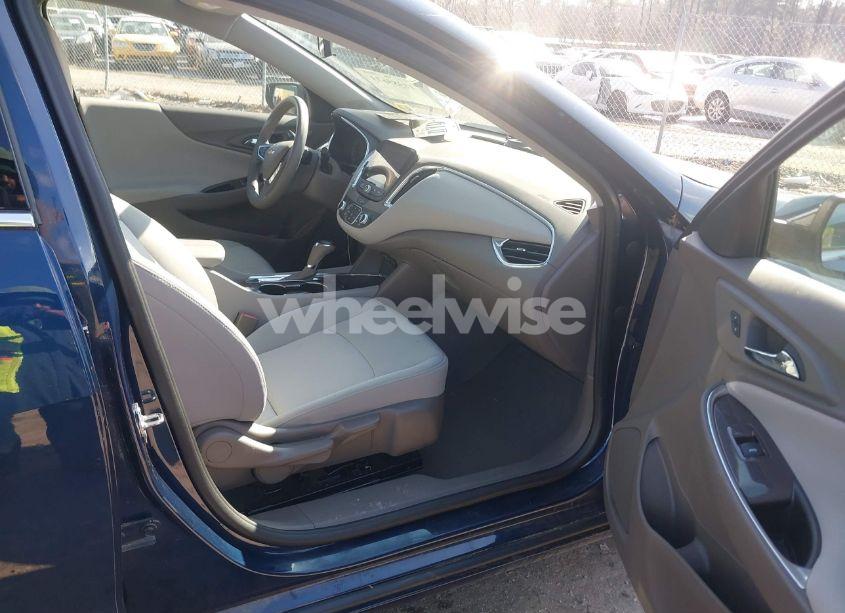 Photo 5 of 2020 Chevrolet Malibu FWD LT (VIN 1G1ZD5ST1LF018338)