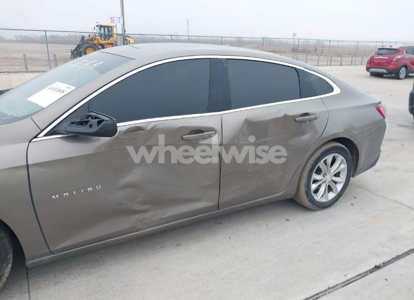 Photo 6 of 2020 Chevrolet Malibu FWD LT (VIN 1G1ZD5ST1LF025340)