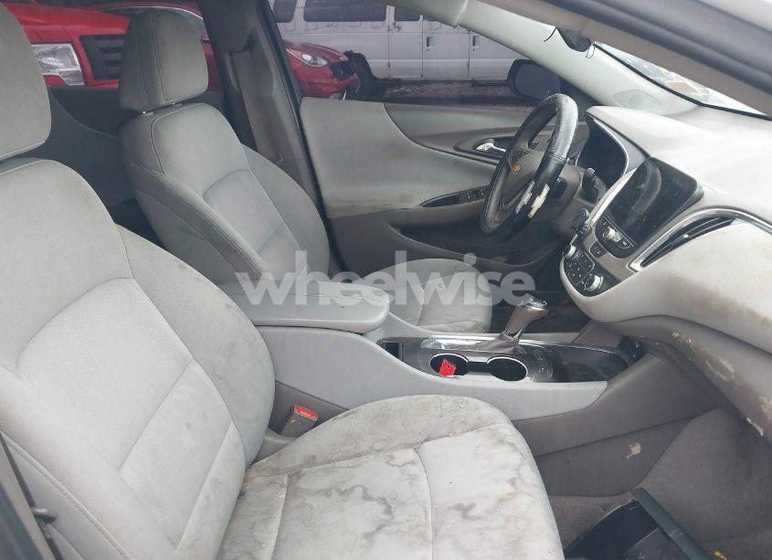 Photo 5 of 2020 Chevrolet Malibu FWD LT (VIN 1G1ZD5ST1LF030022)