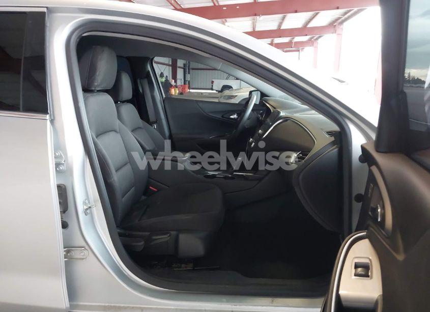 Photo 5 of 2020 Chevrolet Malibu FWD LT (VIN 1G1ZD5ST1LF035141)