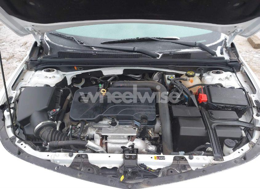 Photo 10 of 2020 Chevrolet Malibu FWD LT (VIN 1G1ZD5ST1LF037780)