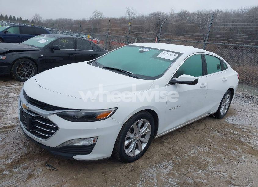 Photo 2 of 2020 Chevrolet Malibu FWD LT (VIN 1G1ZD5ST1LF037780)