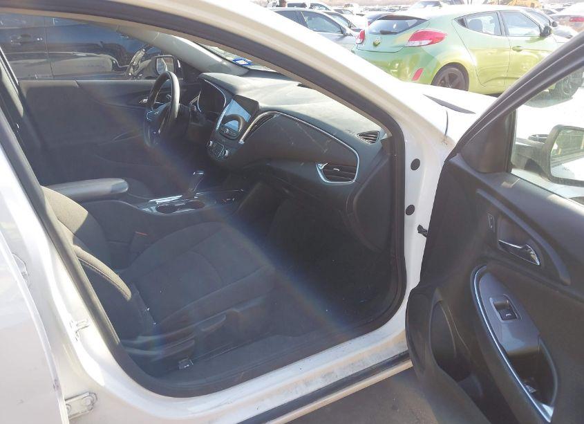 Photo 5 of 2020 Chevrolet Malibu FWD LT (VIN 1G1ZD5ST1LF054983)