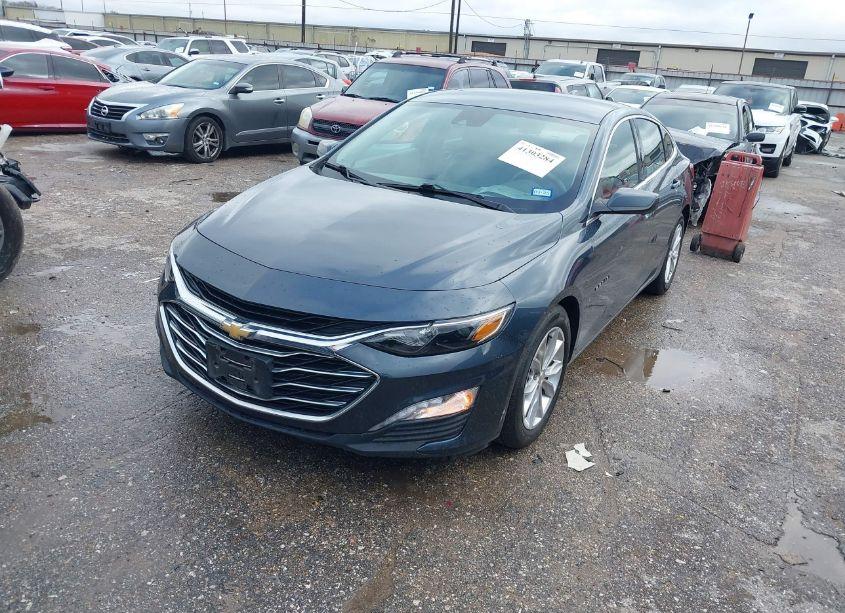 Photo 2 of 2020 Chevrolet Malibu FWD LT (VIN 1G1ZD5ST1LF055678)