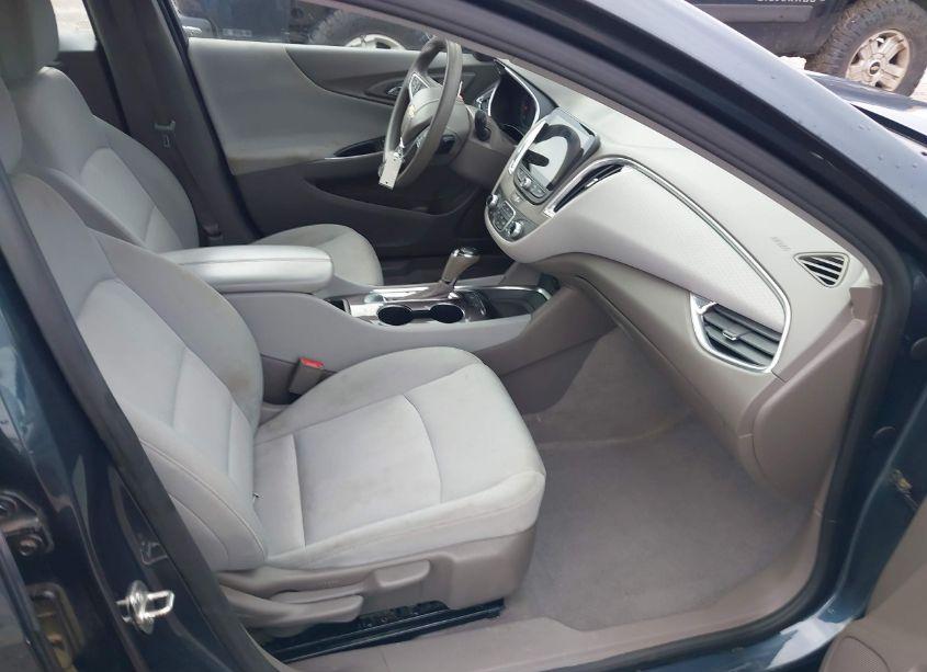 Photo 5 of 2020 Chevrolet Malibu FWD LT (VIN 1G1ZD5ST1LF055678)