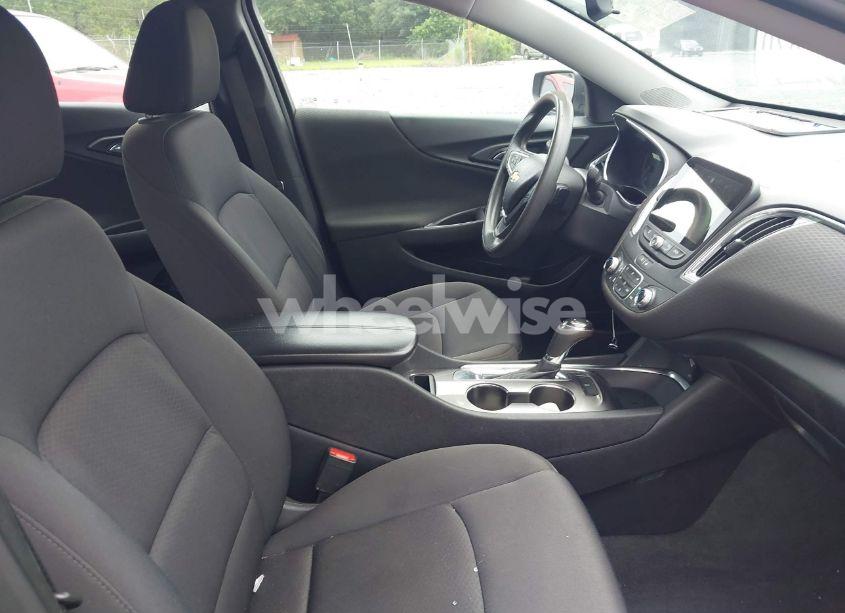 Photo 5 of 2020 Chevrolet Malibu FWD LT (VIN 1G1ZD5ST1LF062551)