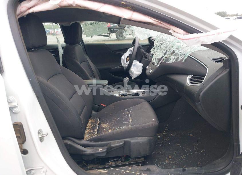 Photo 5 of 2020 Chevrolet Malibu FWD LT (VIN 1G1ZD5ST1LF094965)