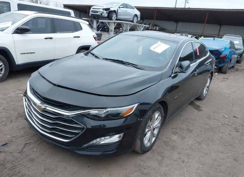 Photo 2 of 2020 Chevrolet Malibu FWD LT (VIN 1G1ZD5ST1LF102577)