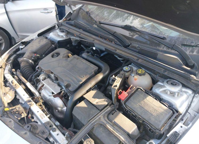 Photo 10 of 2020 Chevrolet Malibu FWD LT (VIN 1G1ZD5ST1LF105303)