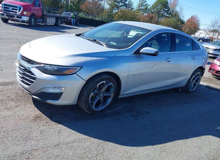 Photo 2 of 2020 Chevrolet Malibu FWD LT (VIN 1G1ZD5ST1LF105530)