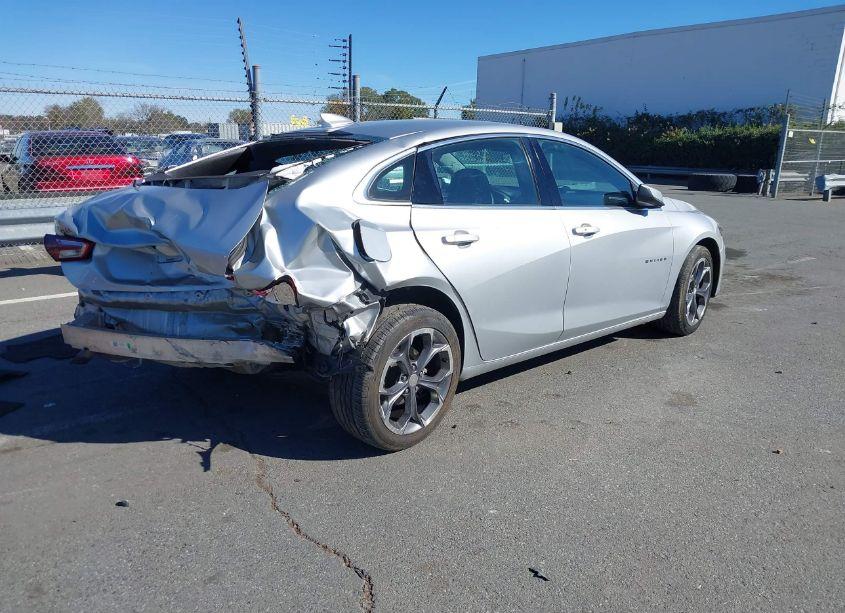 Photo 4 of 2020 Chevrolet Malibu FWD LT (VIN 1G1ZD5ST1LF105530)